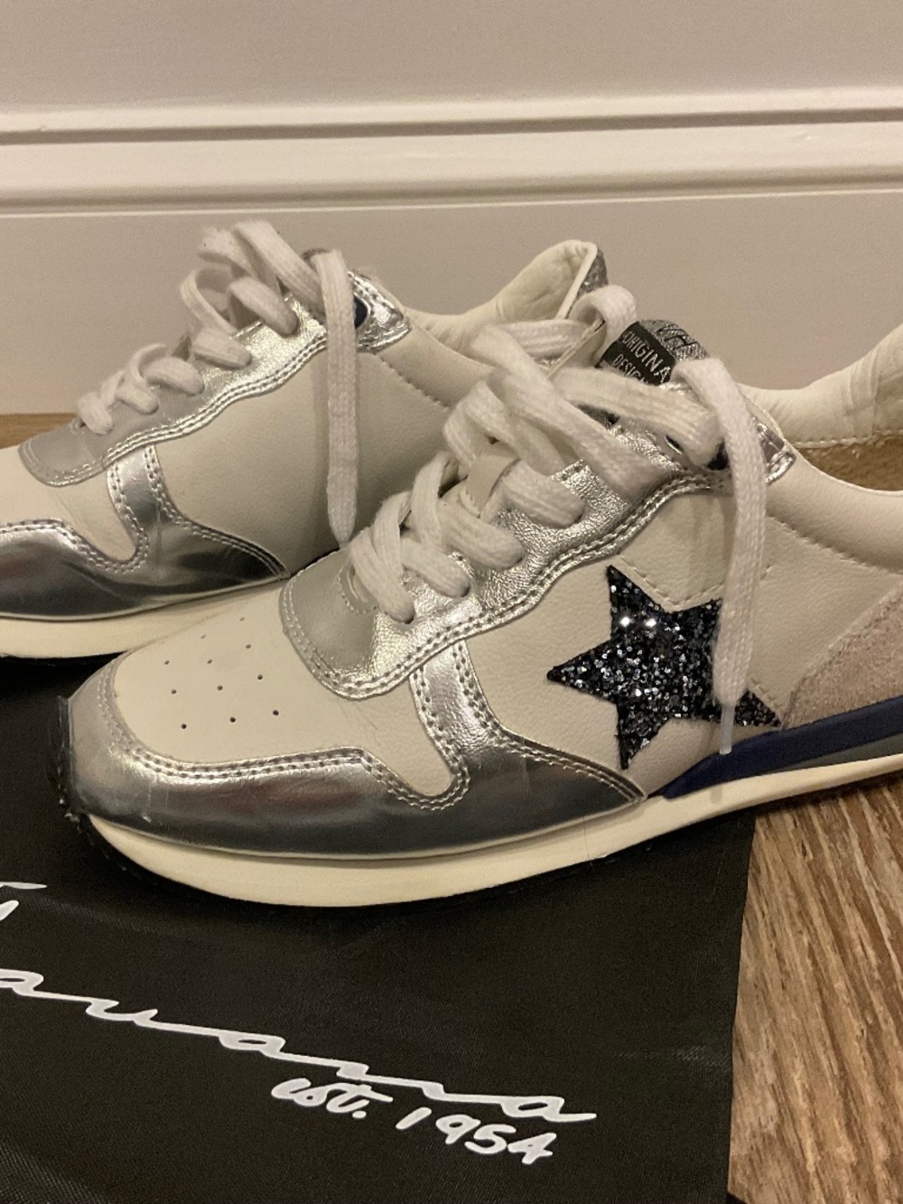 Vintage Havana Sneakers - Women’s Size 8 - white with Navy and silver EUC!